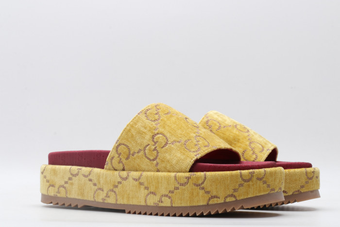 G*u*i slippers