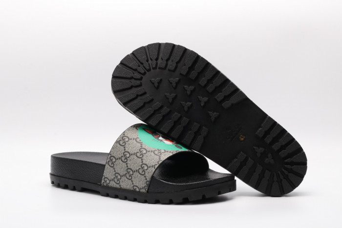 G*u*i slippers