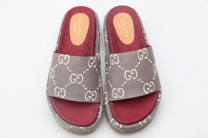 G*u*i slippers