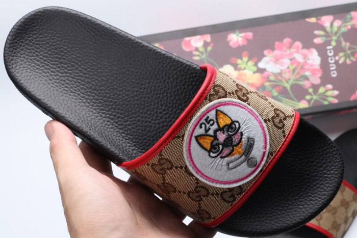G*u*i slippers