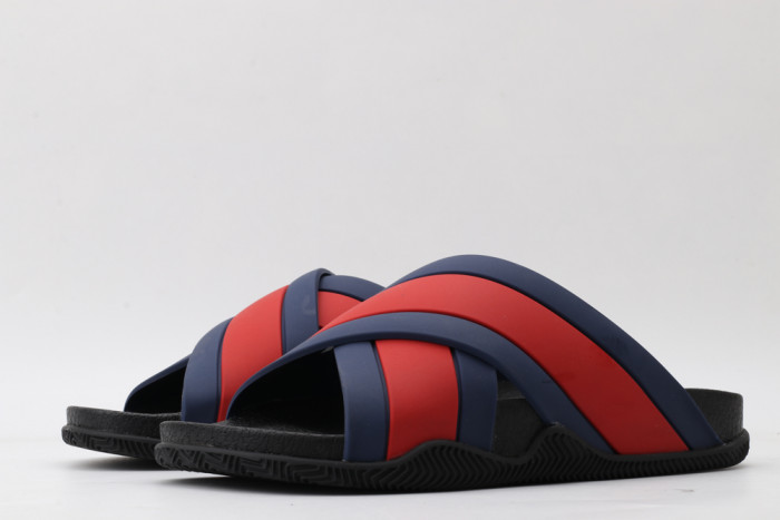 G*u*i slippers