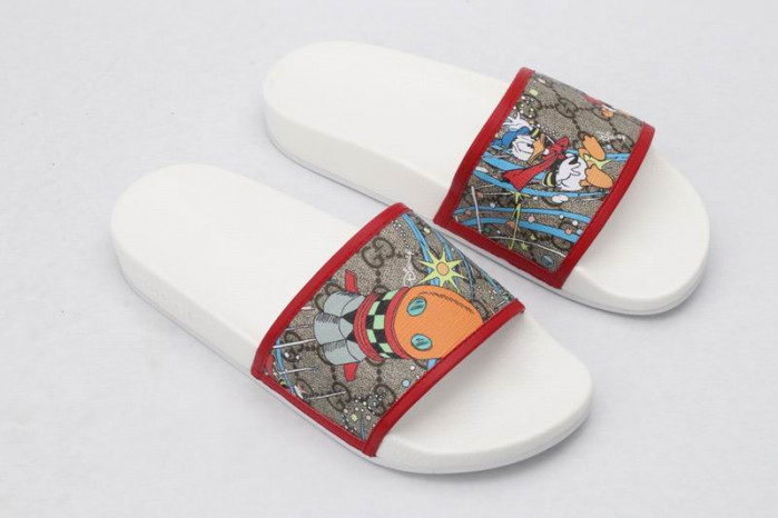 G*u*i slippers