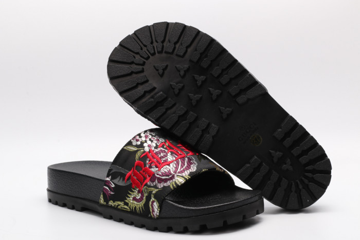 G*u*i slippers