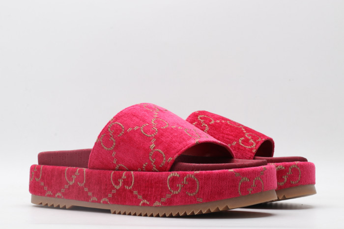 G*u*i slippers