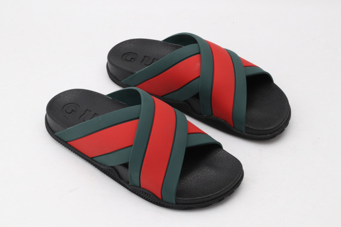 G*u*i slippers
