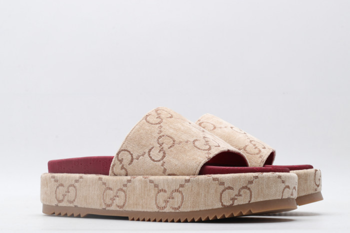 G*u*i slippers