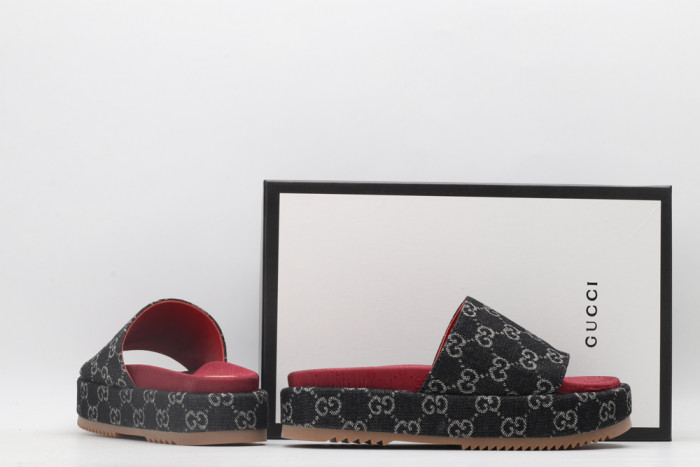 G*u*i slippers