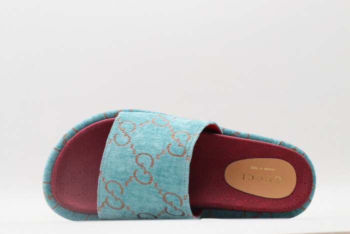 G*u*i slippers