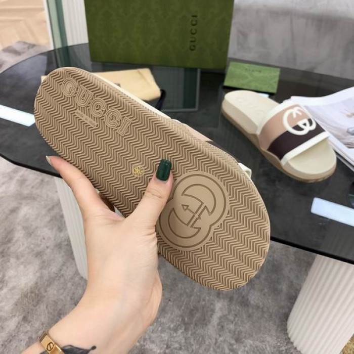 G*u*i slippers