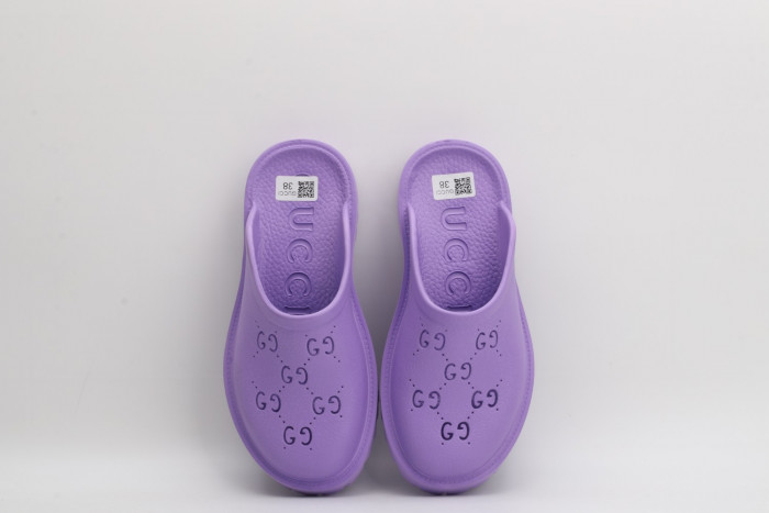 G*u*i slippers
