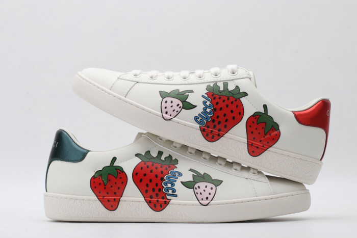 G*u*i low-top sneaker