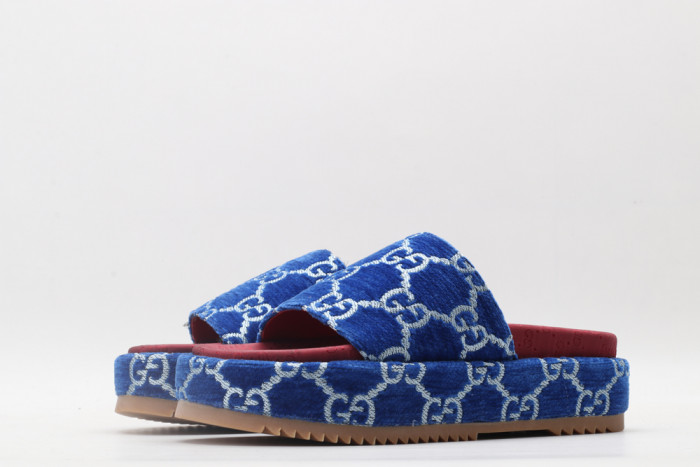 G*u*i slippers