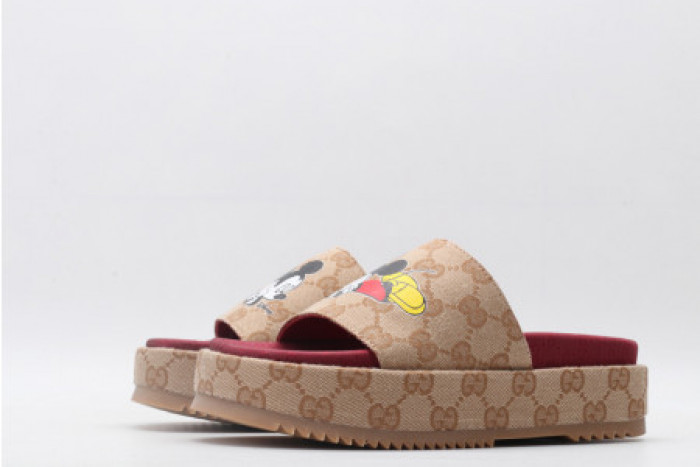 G*u*i slippers