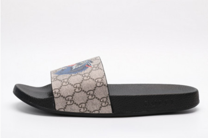 G*u*i slippers
