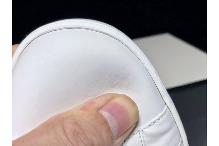 G*u*i ace embroidered low-top sneaker white with logo