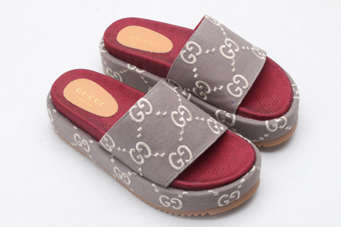 G*u*i slippers
