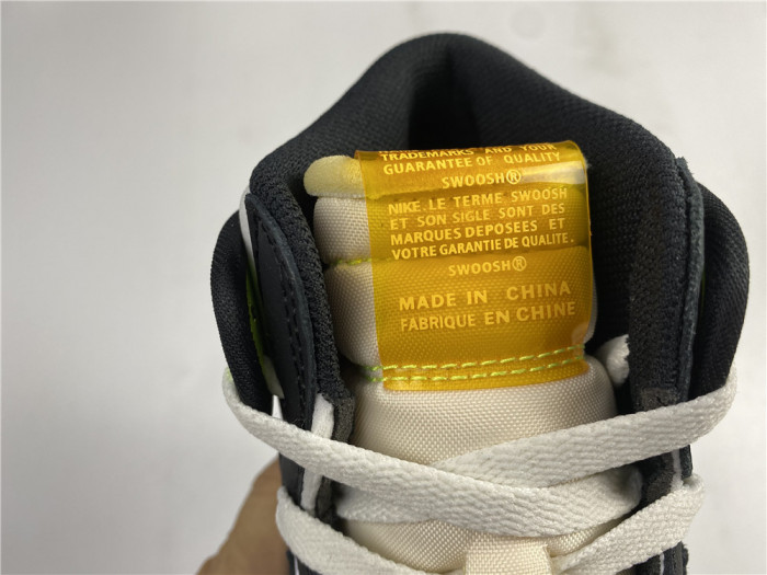 AIR JORDAN 1 RETRO HIGH OG ‘VOLT GOLD’ 555088-118