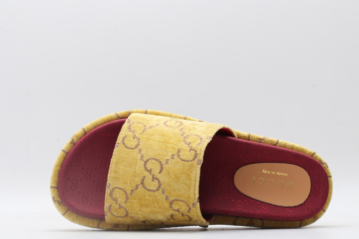 G*u*i slippers