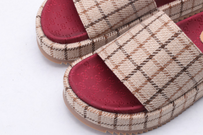 G*u*i slippers