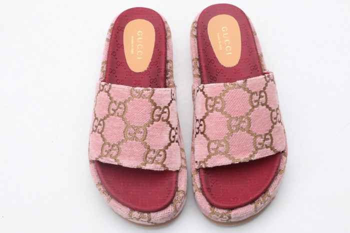 G*u*i slippers