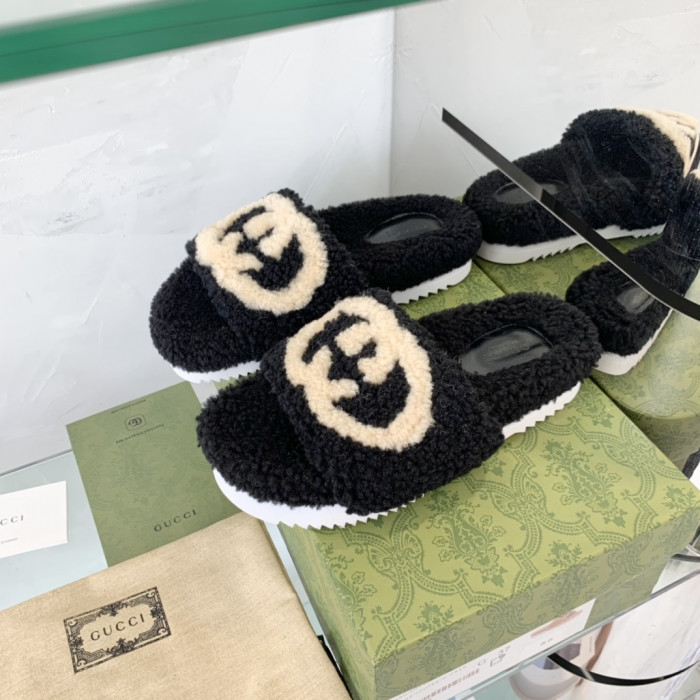 G*u*i slipper