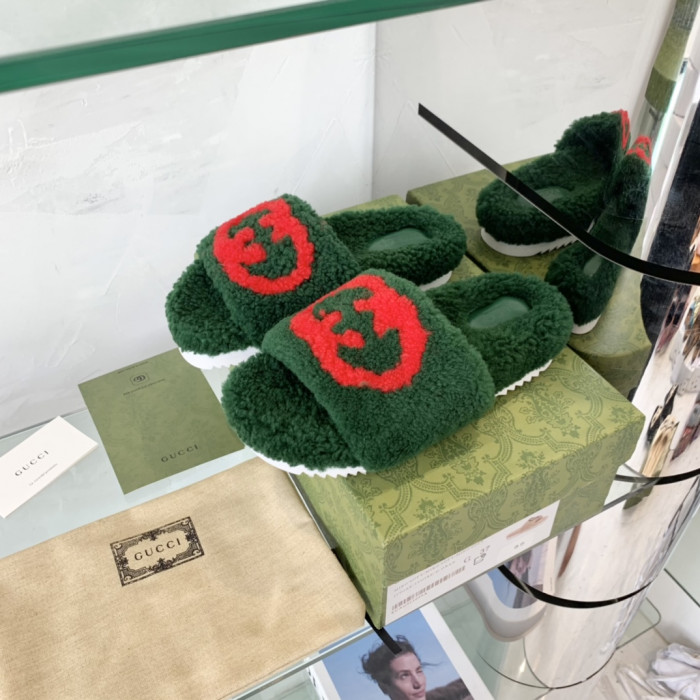 G*u*i slipper