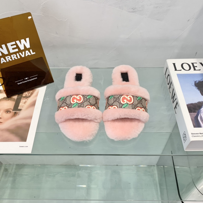 G*u*i slipper
