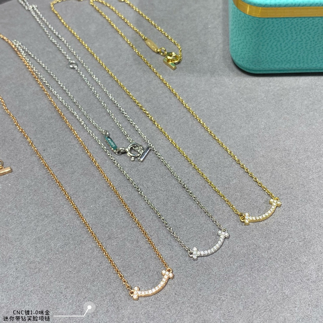 t*f*ny & co. mini smile with D1am0nd necklace